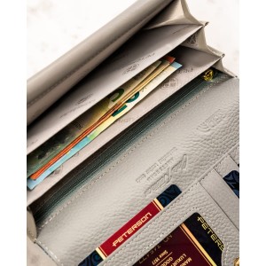 Portfel damski ze skóry naturalnej w kwiatowy wzór wyposażony w system RFID - Peterson