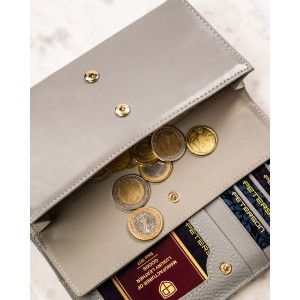 Portfel damski ze skóry naturalnej w kwiatowy wzór wyposażony w system RFID - Peterson