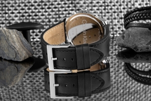 Czarny skórzany pasek zegarka Calvin Klein 25200211 z matowym wykończeniem.