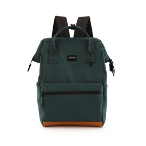 Pojemny plecak damski w ciemno zielonym kolorze zawieszony na regulowanych szelkach - Himawari