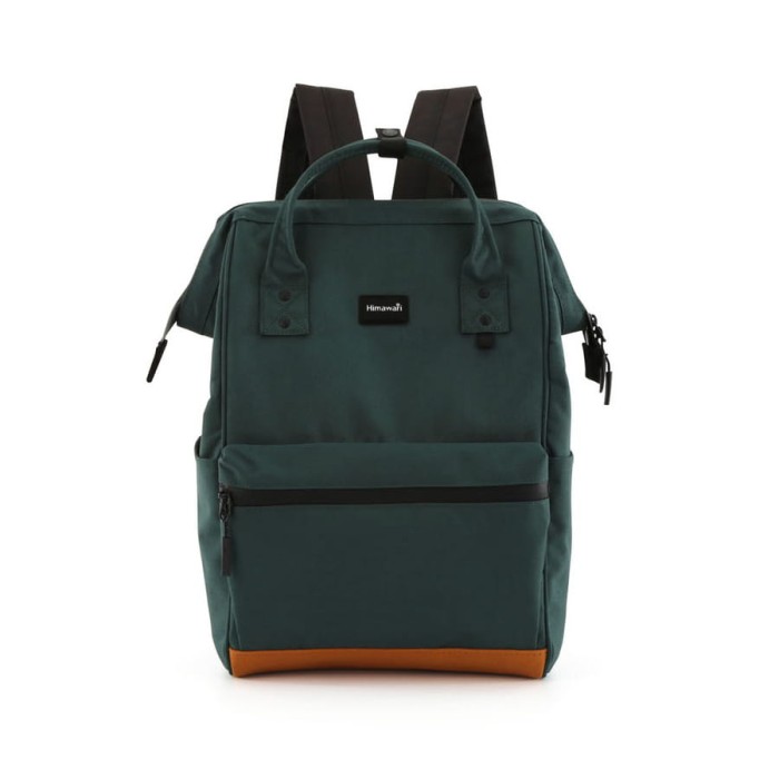 Pojemny plecak damski w ciemno zielonym kolorze zawieszony na regulowanych szelkach - Himawari