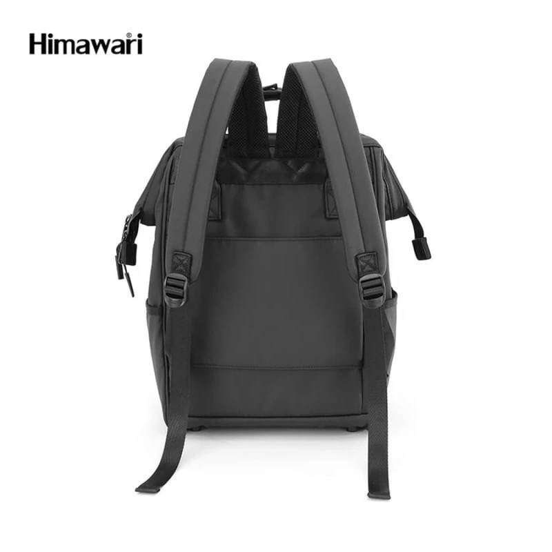 Czarny plecak z wodoodpornego nylonu wyposażony w port USB i stabilizujące nóżki na spodzie - Himawari