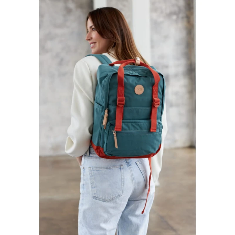 Pojemny plecak miejski w turkusowo-pomarańczowym kolorze z przegrodą na laptopa - Himawari