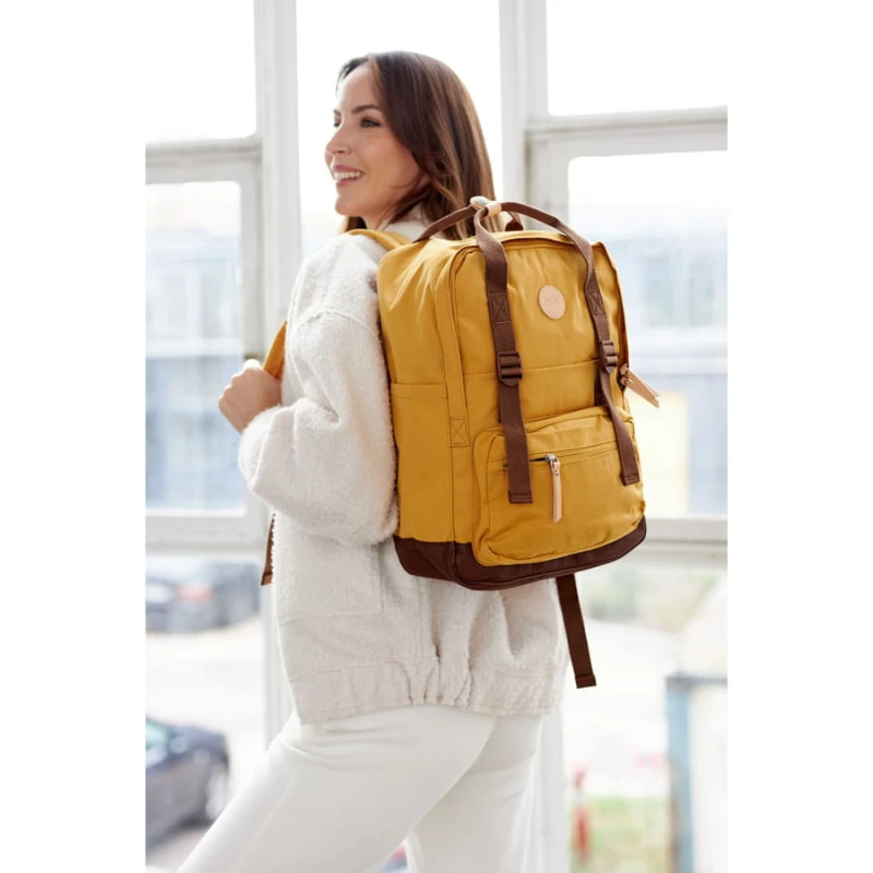 Plecak miejski w żółto-brązowym kolorze z przegrodą na laptopa zamykany suwakami - Himawari