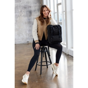 Czarny, praktyczny plecak miejski zamykany suwakami zawieszony na regulowanych szelkach - Himawari