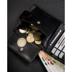 Czarny, poziomy, pojemny portfel męski ze skóry naturalnej zamykany zatrzaskiem - Ronaldo