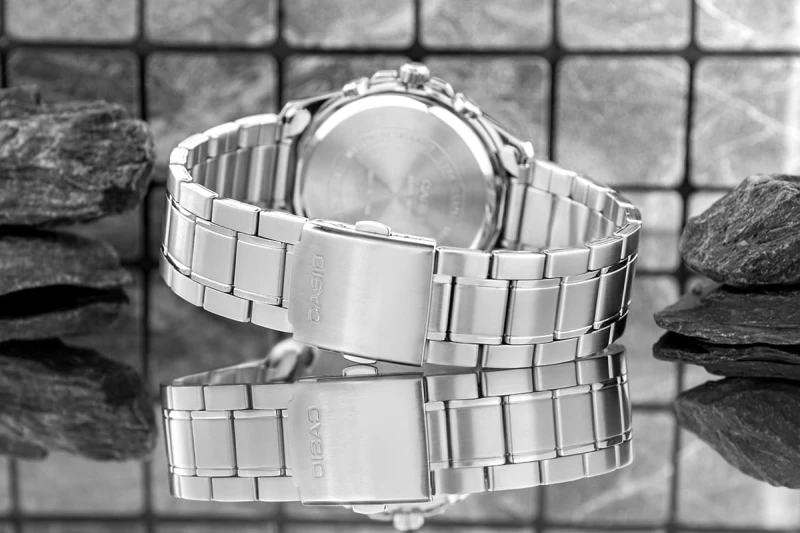 Stalowa bransoleta CASIO – szczegóły wykończenia