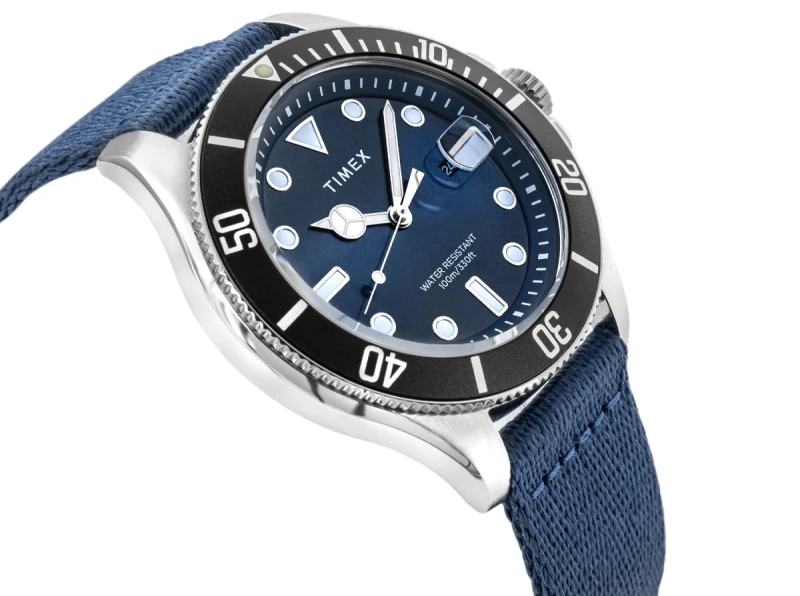 Profil zegarka TIMEX Harborside Coast – grubość koperty i koronka z osłoną