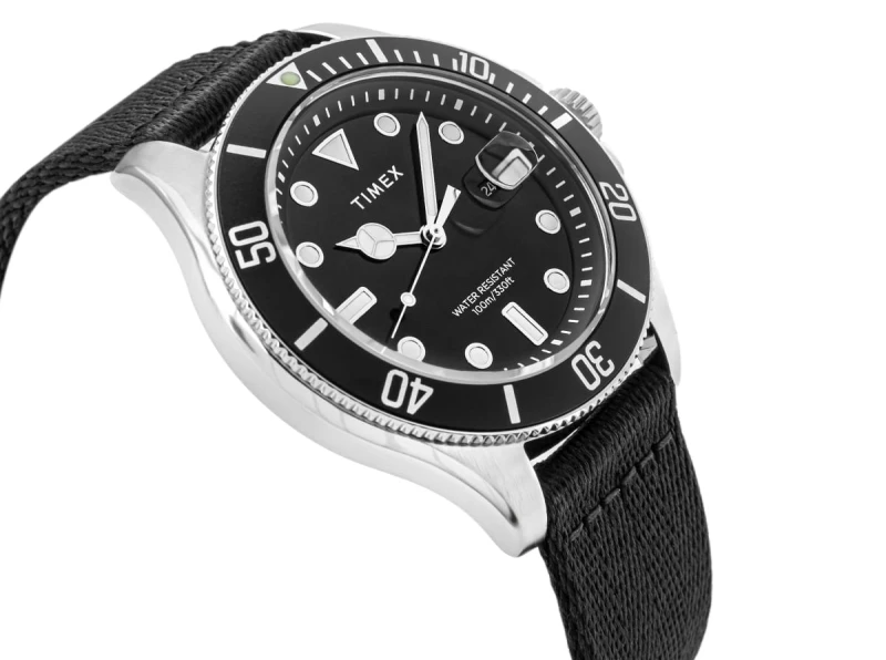 Profil koperty zegarka TIMEX Harborside Coast – grubość i wykończenie ze stali nierdzewnej