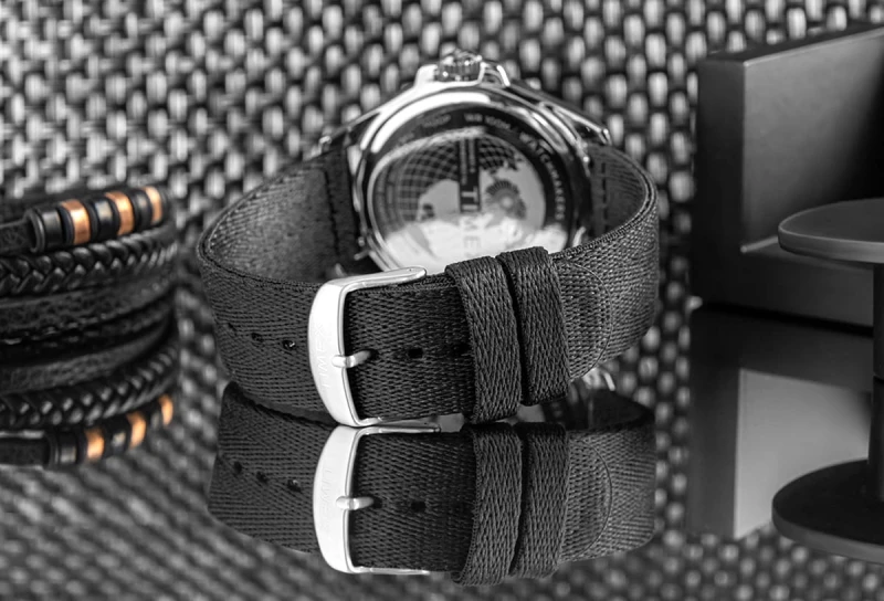 Czarny materiałowy pasek #TIDE ocean material® z srebrną sprzączką zegarka TIMEX