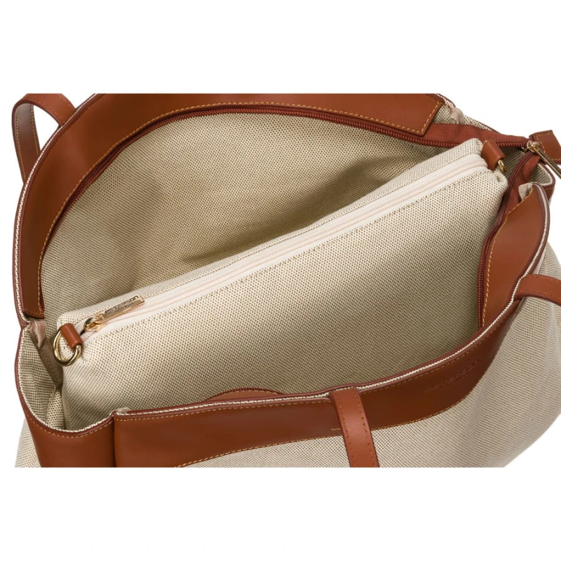 Wnętrze torby z miejscem na laptopa i organizerem