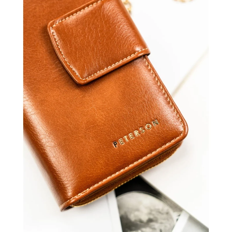 Brązowy, pionowy portfel damski ze skóry ekologicznej zamykany na zatrzask i suwak - Peterson