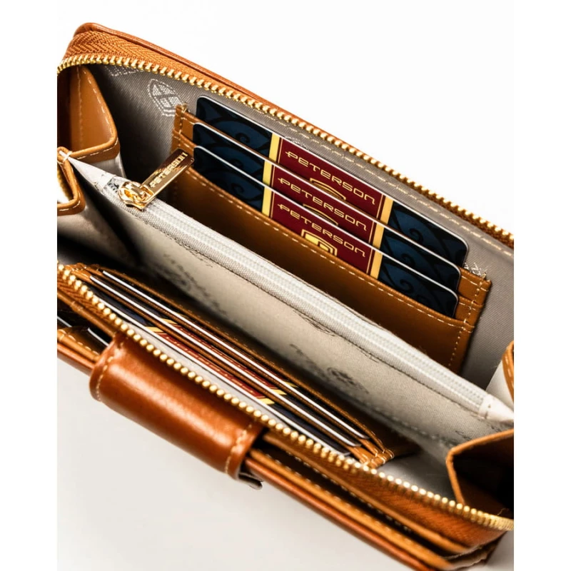 Brązowy, pionowy portfel damski ze skóry ekologicznej zamykany na zatrzask i suwak - Peterson