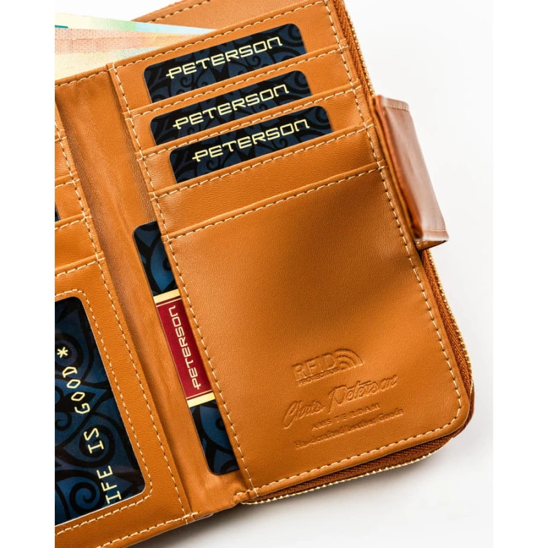 Brązowy, pionowy portfel damski ze skóry ekologicznej zamykany na zatrzask i suwak - Peterson
