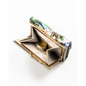 Wielokolorowy portfelik damski ze skóry naturalnej w kwiaty zamykany biglem i zatrzaskiem - Peterson