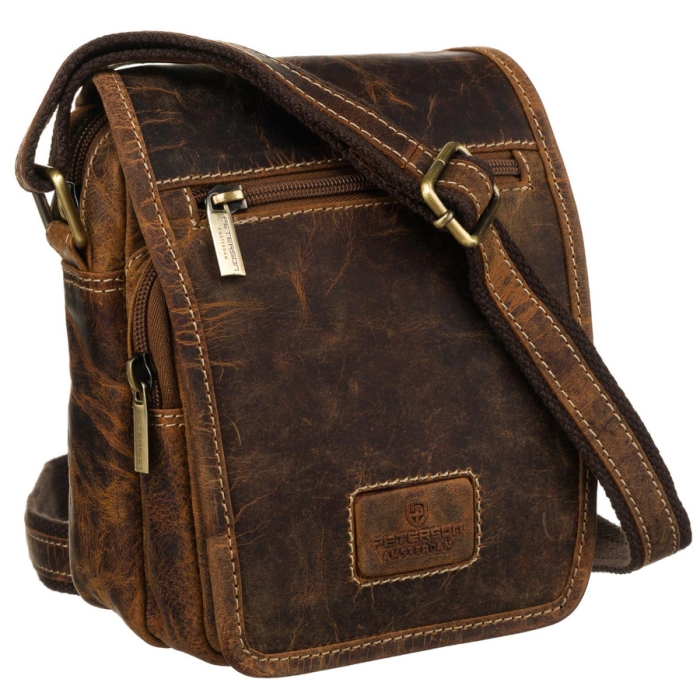 Elegancka torba męska ze skóry naturalnej marki Peterson w kolorze brązowym. Idealna do noszenia na co dzień — praktyczna, trwała i wygodna.