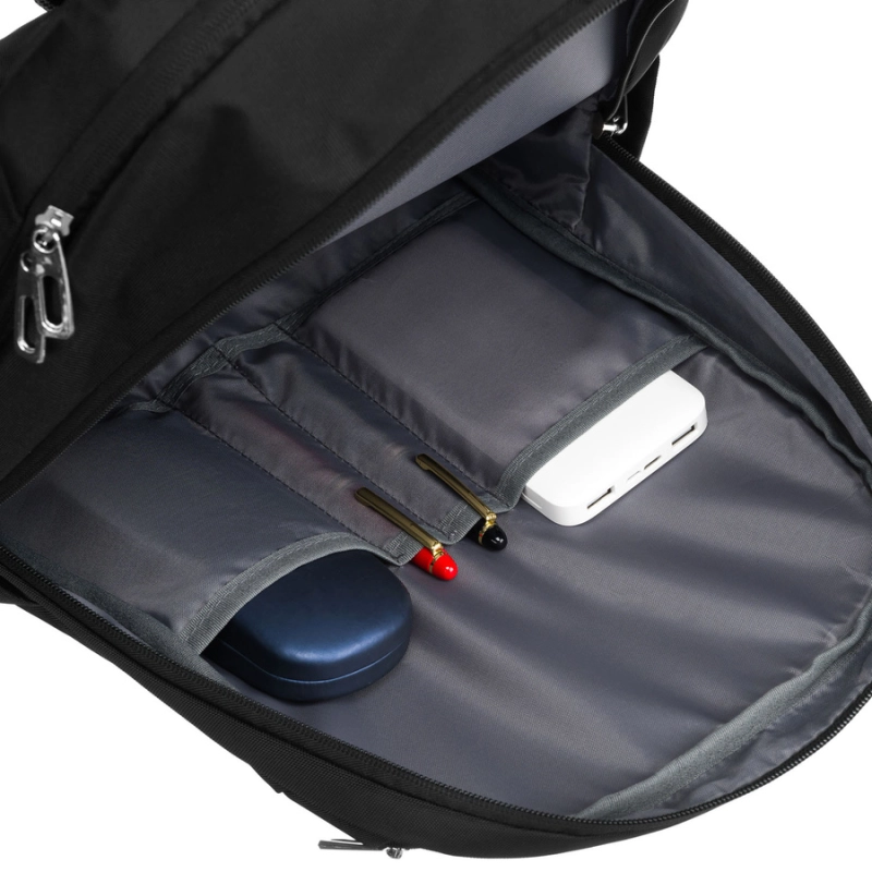 Miejski, pojemny plecak z nylonu w czarnym kolorze z przegrodą na laptopa - Peterson