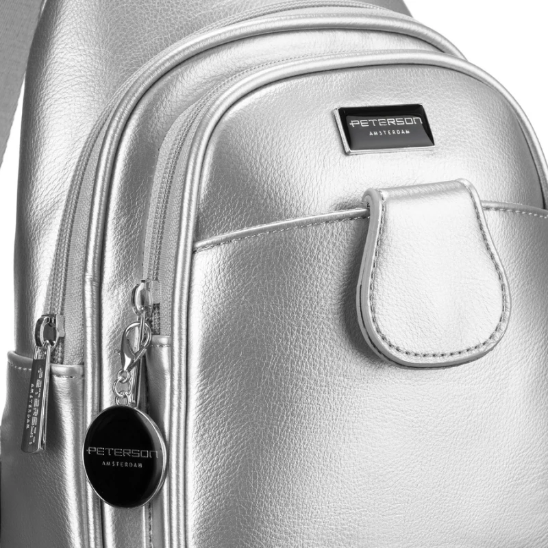 Modna srebrna saszetka damska z eko skóry nerka na ramię crossbody Peterson