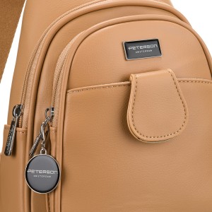 Sportowa beżowa saszetka damska na ramię nerka crossbody ze skóry ekologicznej Peterson
