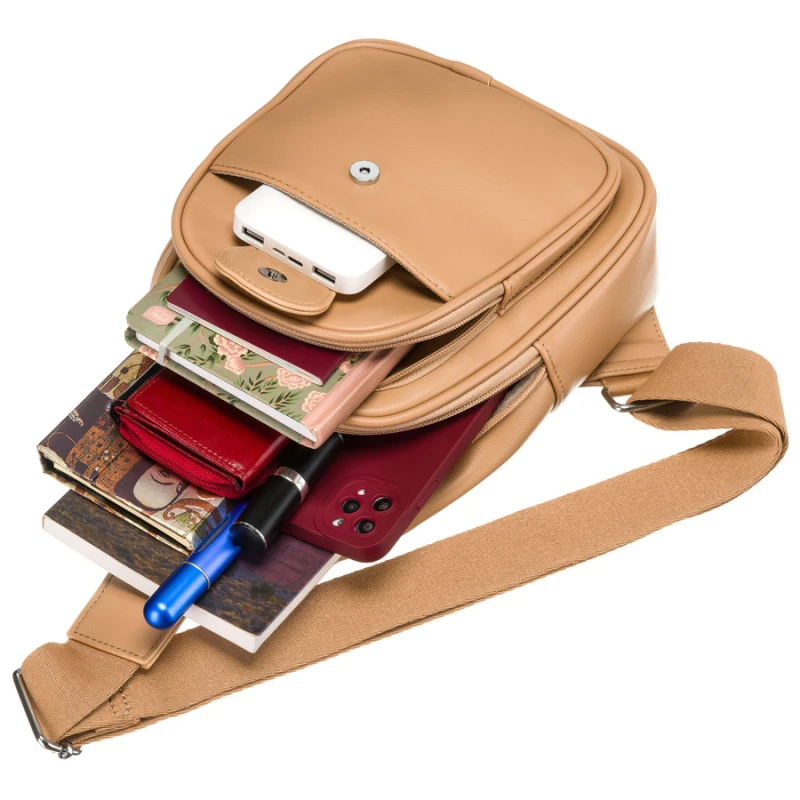 Sportowa beżowa saszetka damska na ramię nerka crossbody ze skóry ekologicznej Peterson