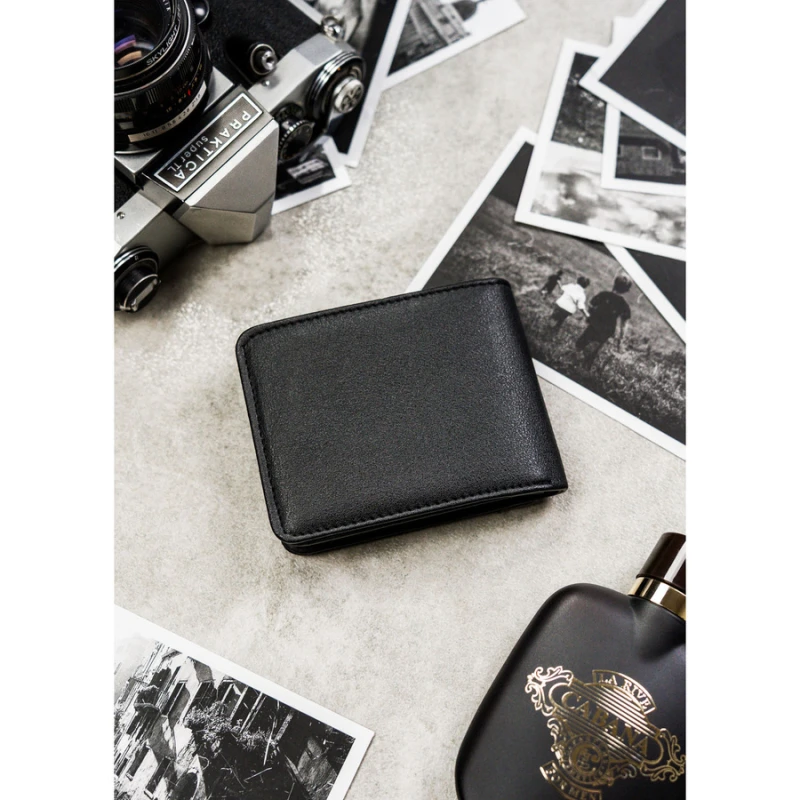 Czarny, kompaktowy portfel męski wykonany ze skóry ekologicznej - Peterson