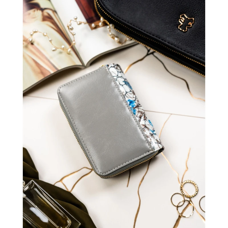 Pojemny, białoniebieski portfel damski ze skóry naturalnej z systemem RFID - Peterson