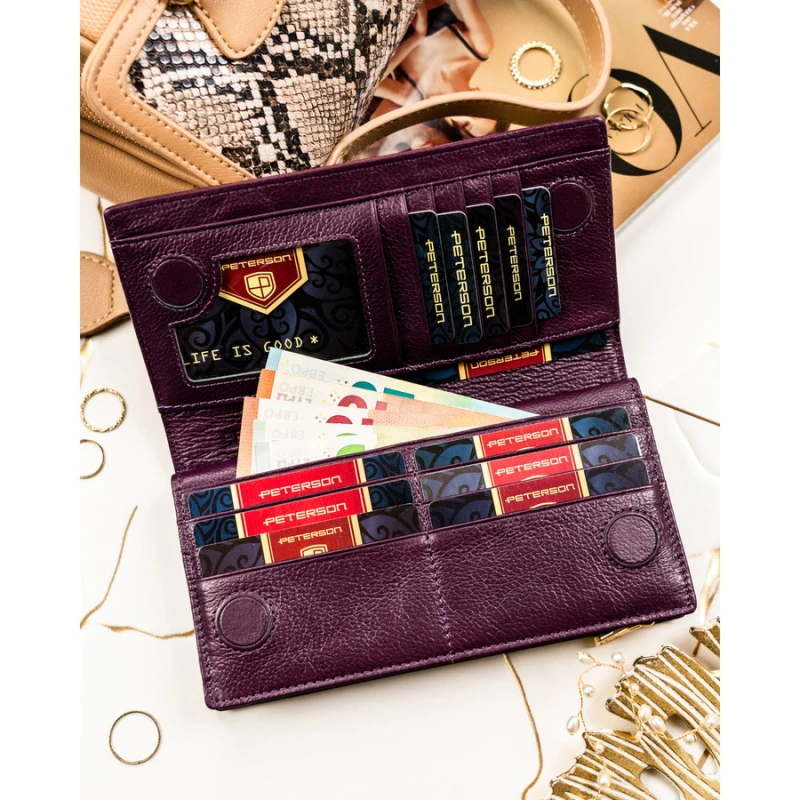 Portfel damski ze skóry naturalnej i ekologicznej w fioletowym kolorze zamykany na magnes i suwak - Peterson