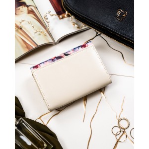 Portfel damski w kwiaty wykonany ze skóry naturalnej i ekologicznej, zamykany zatrzaskiem - Peterson