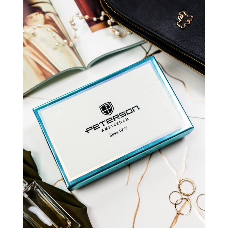 Portfel damski w kwiaty wykonany ze skóry naturalnej i ekologicznej, zamykany zatrzaskiem - Peterson