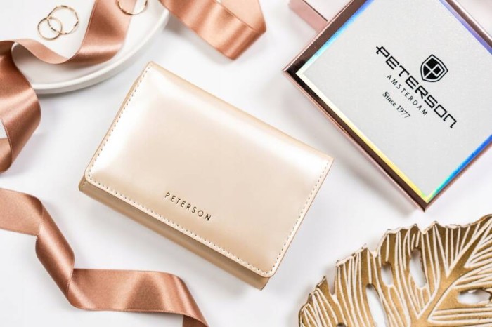 Portfel damski ze skóry ekologicznej na zatrzask i suwak - Peterson
