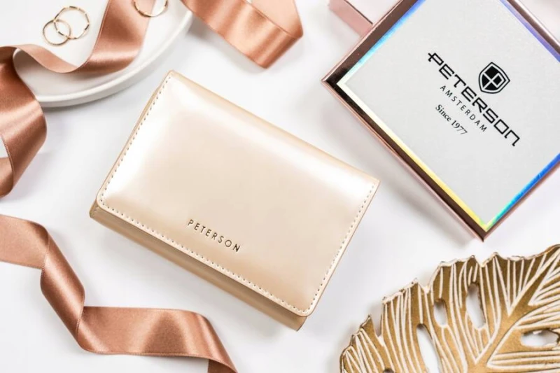 Portfel damski ze skóry ekologicznej na zatrzask i suwak - Peterson