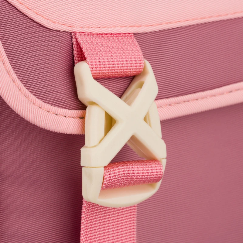 Pojemny plecak szkolny z poliestru w różowym kolorze zawieszony na regulowanych szelkach - Peterson