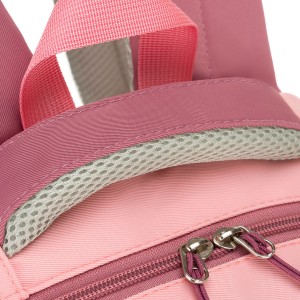 Pojemny plecak szkolny z poliestru w różowym kolorze zawieszony na regulowanych szelkach - Peterson