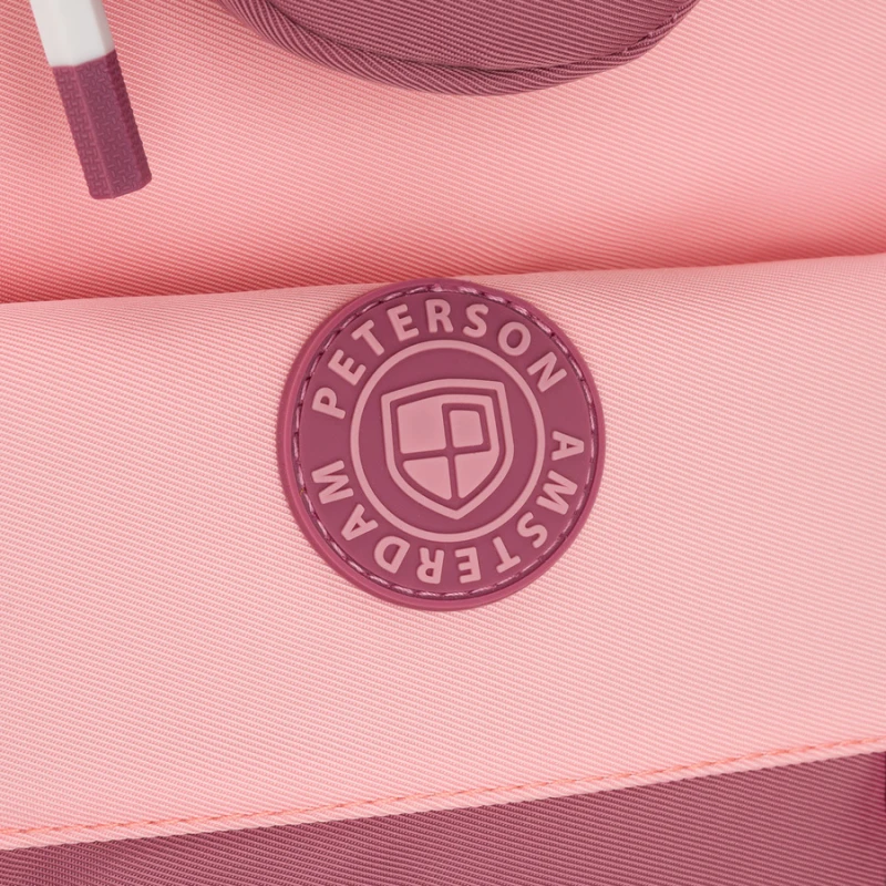 Pojemny plecak szkolny z poliestru w różowym kolorze zawieszony na regulowanych szelkach - Peterson