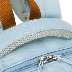 Plecak szkolny z poliestru w błękitnym kolorze zawieszony na regulowanych szelkach - Peterson