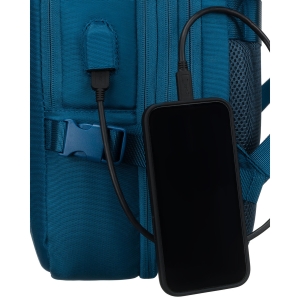 Port USB w plecaku Peterson – widok z boku