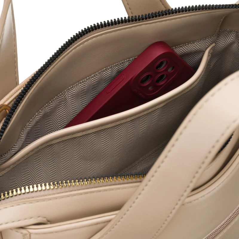 Elegancka, beżowa torebka damska wykonana z materiału syntetycznego, zamykana suwakiem - Peterson