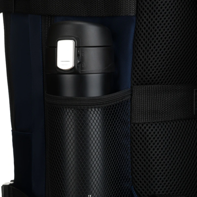 Boczna kieszeń z siatki plecaka Peterson – miejsce na butelkę lub parasol