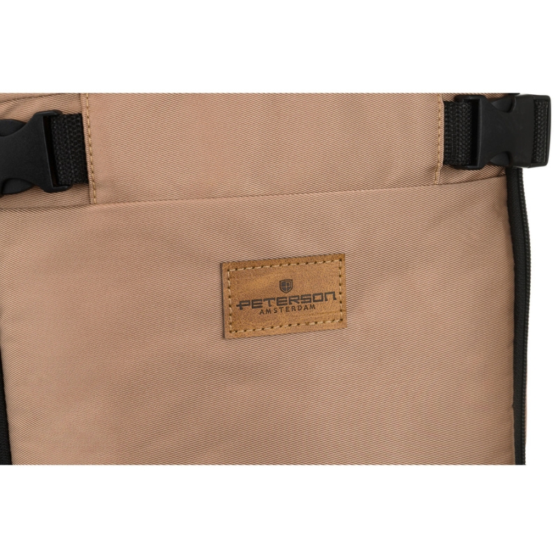 Plecak podróżny z poliestru w beżowym kolorze, zawieszony na oddychających szelkach - Peterson