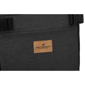 Pojemny, podróżny i czarny plecak z poliestru idealny na bagaż podręczny - Peterson