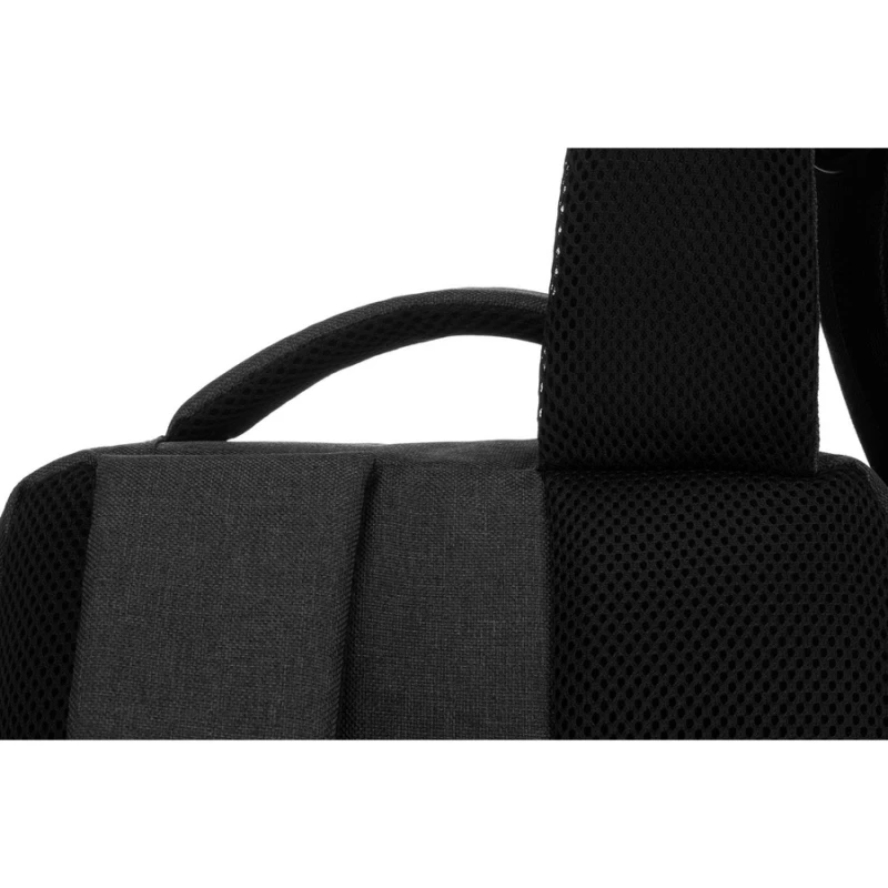Pojemny, podróżny i czarny plecak z poliestru idealny na bagaż podręczny - Peterson