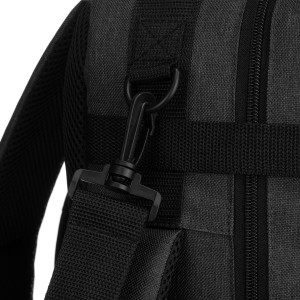Pojemny, podróżny i czarny plecak z poliestru idealny na bagaż podręczny - Peterson