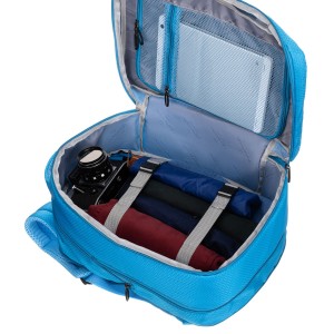 Podróżny plecak z poliestru w niebieskim kolorze wyposażony w oddychające szelki - Peterson