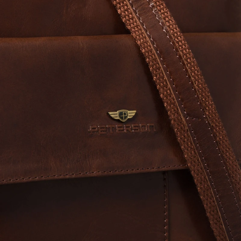 Brązowa listonoszka męska ze skóry naturalnej, zamykana suwakiem - Peterson