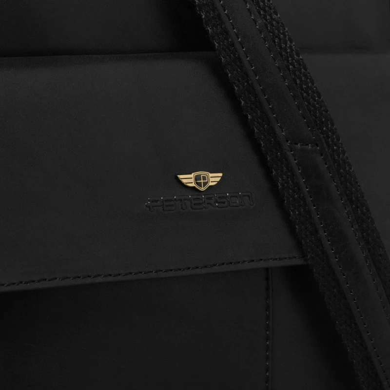 Listonoszka męska ze skóry naturalnej w czarnym kolorze, zamykana suwakiem i na magnes - Peterson