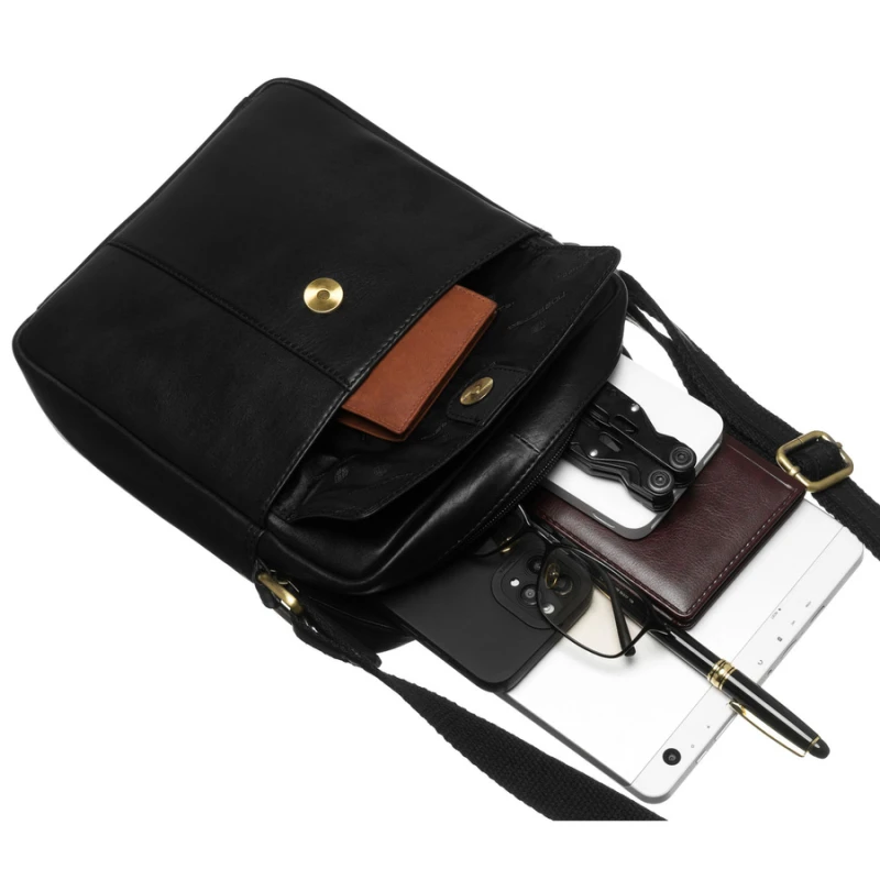 Listonoszka męska ze skóry naturalnej w czarnym kolorze, zamykana suwakiem i na magnes - Peterson