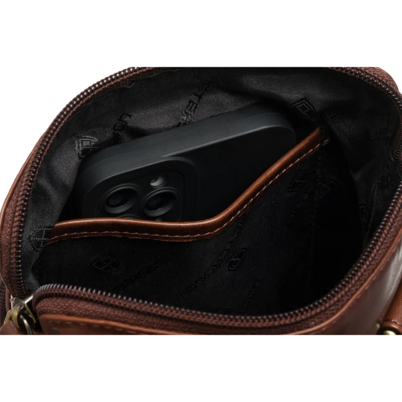 Brązowa, praktyczna listonoszka męska ze skóry naturalnej z kieszeniami zewnętrznymi - Peterson