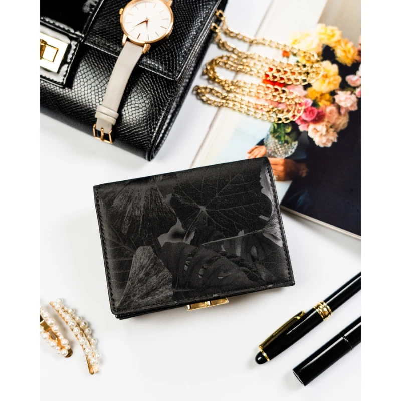 Elegancki portfel damski ze skóry naturalnej i ekologicznej w czarnym kolorze - Peterson