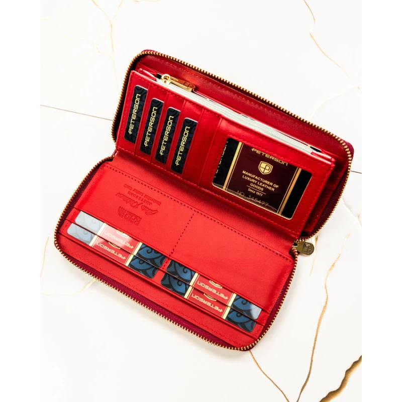 Duży portfel damski z lakierowanej skóry naturalnej w czerwonym kolorze zamykany suwakiem - Peterson