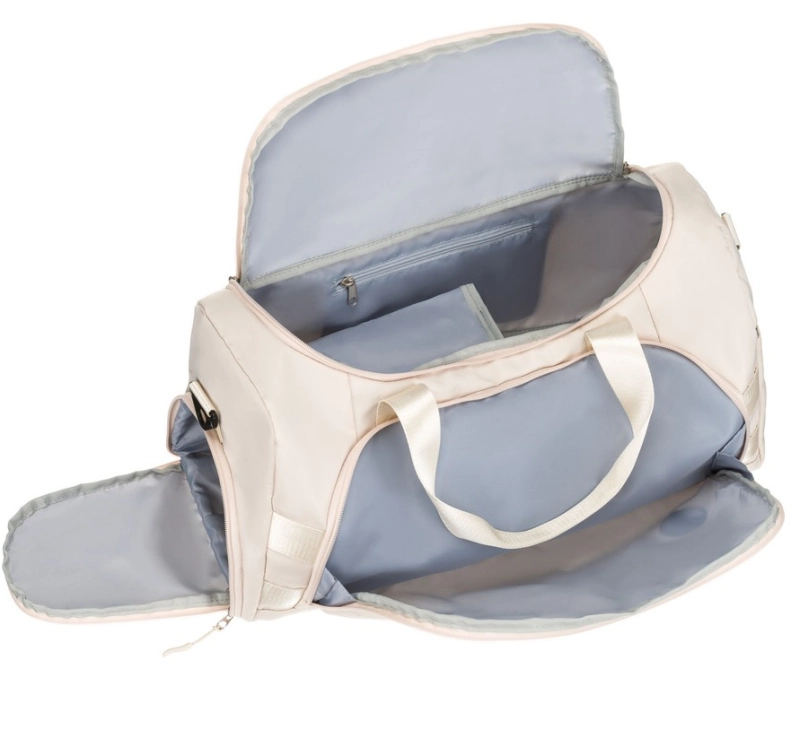 Przestronne wnętrze torby z kieszeniami na drobiazgi